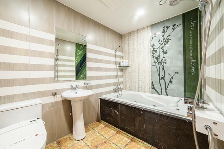 Venture Hotel Кванджу Экстерьер фото